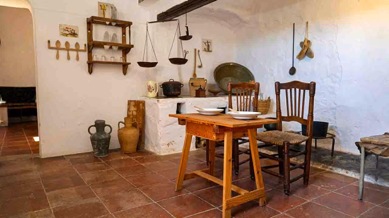Interior de la cocina tradicional valenciana La Casa del Meseguer en Sueca
