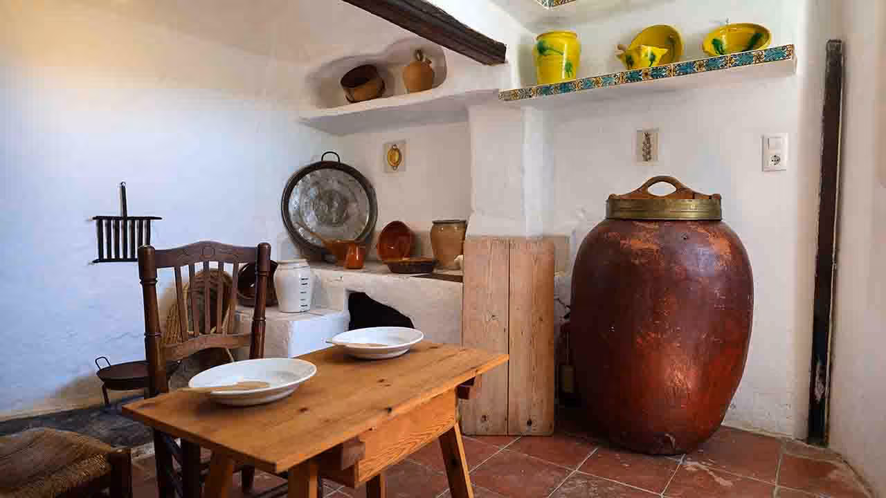 Utensilios de cocina antigua y arquitectura popular Casa del Meseguer, Sueca